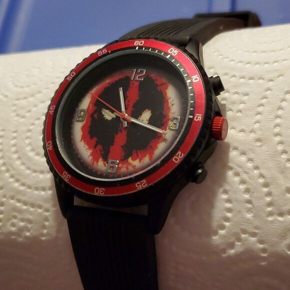 Marvel Deadpool Wristwatch Black Red‎ Case Indiglo Black Silicone Band Analog - Picture 2 of 9